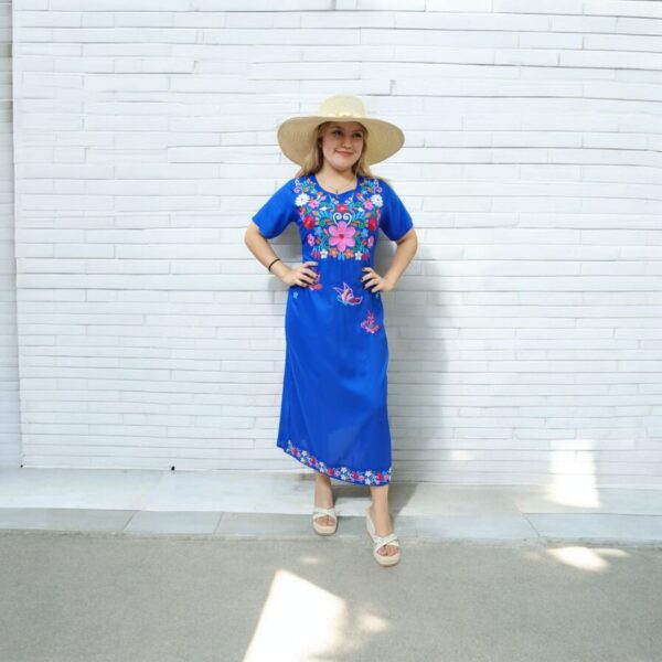 Maxi vestido color Azul Rey con bordado de colores